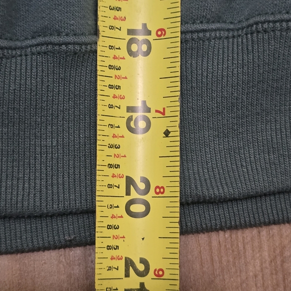 Hollister Green Women's Crop Sweater - Picture 8 of 10